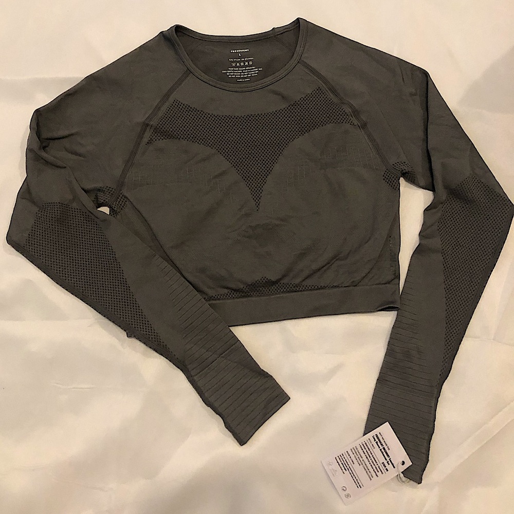 Women’s long sleeve cropped workout top